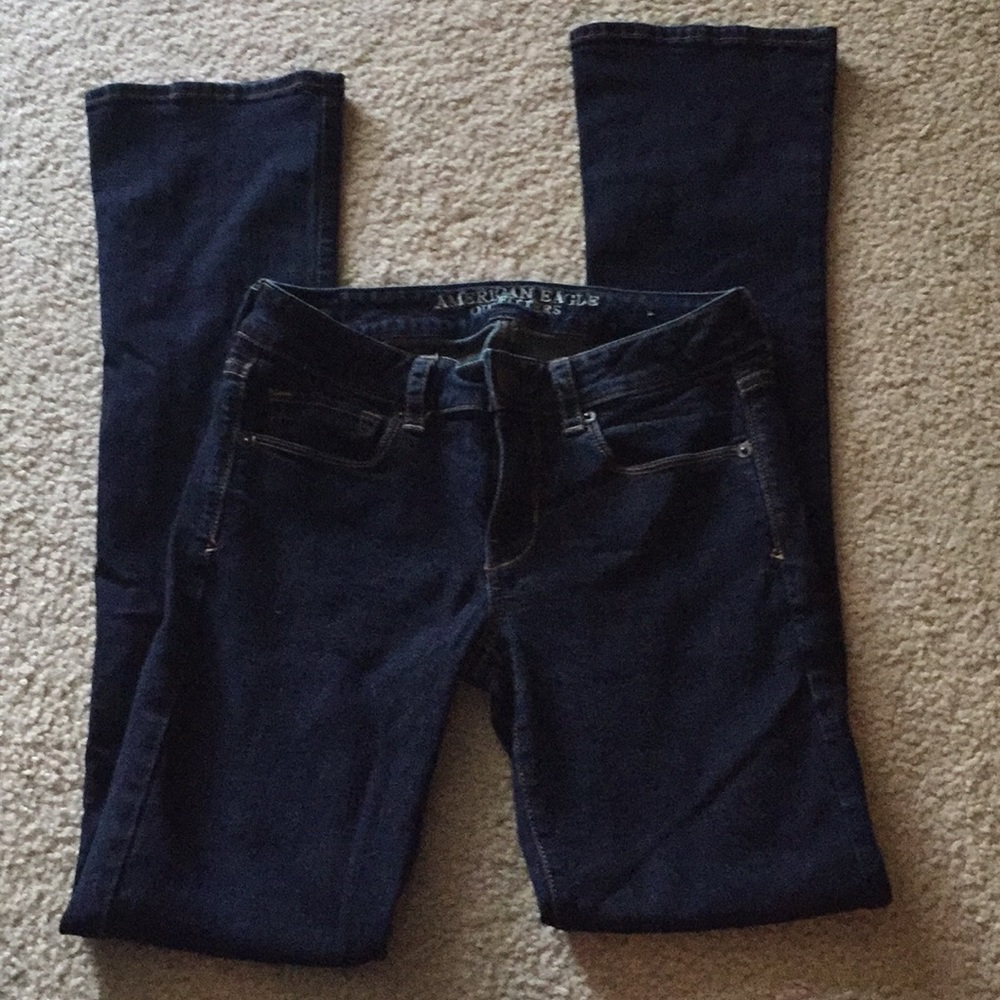 Like new dark wash Am Eagle jeans. Size 4